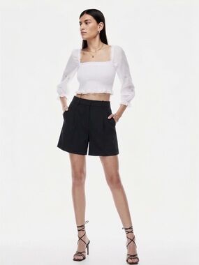 Aritzia Wilfred Effortless Mid-Thigh Crepette Shorts Black Size 4 High-Waist